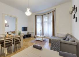 Real Apartments Lovag 2