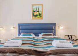 Apartments & Rooms Flowers 5
