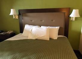 Econo Lodge Inn & Suites Warsaw 2