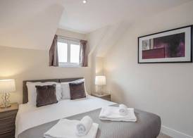 Luxury 1 Bedroom Apartment with Parking 2