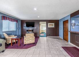 Econo Lodge Inn & Suites Auburn 4