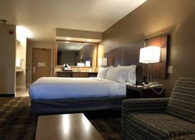 Holiday Inn Express & Suites CORNING by IHG 4
