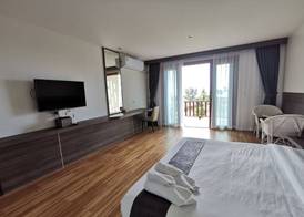Nana Beach Hotel & Resort 4