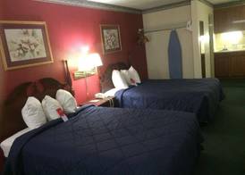 Econo Lodge Airport 4