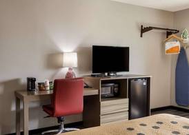 Econo Lodge Inn & Suites Canandaigua - Fingers Lake Area 4