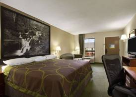 Super 8 by Wyndham Calhoun 4