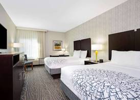 La Quinta by Wyndham Palestine 4