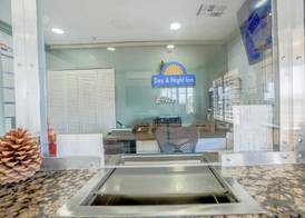 Day & Night Inn 3