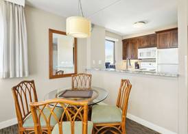 HEART of WAIKIKI,1BDRM,FREE PARKING, WIFI,NO RESORT FEES,YOUTUBE,NETFLIX ! 5