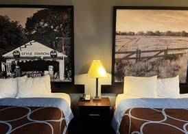 Super 8 by Wyndham Center 4