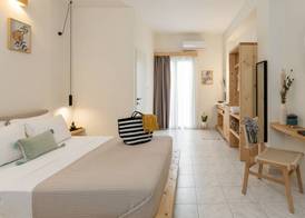 Capella Skiathos, Town 4