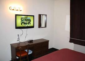 Empress Inn and Suites by the Falls 5