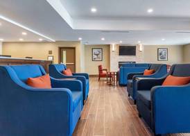 Comfort Inn & Suites 4