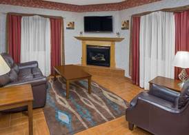 Super 8 by Wyndham Three Rivers 3