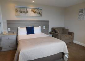 Cullen Bay Hotel 5