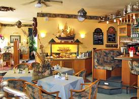 HAUS USEDOM Ferienwohnanlage mit Frühstücks-Restaurant gegenüber im Seeschlösschen 4