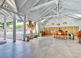 LES GALETS ROUGES LODGES & SPA 2