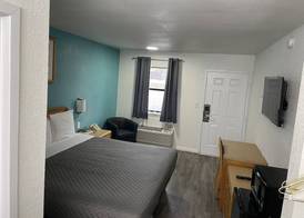 Executive Inn of Purcell 4
