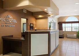Microtel Inn & Suites by Wyndham Kenedy/Karnes City 4