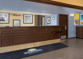 Days Inn & Suites by Wyndham Merrillville 4