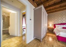 Lady Capulet Apartments 5