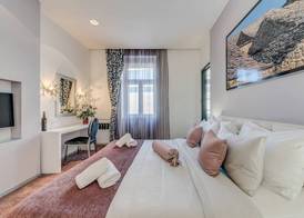 Starlight Luxury Rooms 2