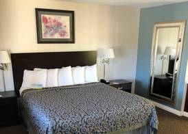 Days Inn by Wyndham Camarillo - Ventura 5