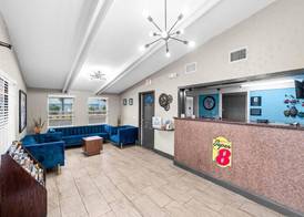 Super 8 by Wyndham Lantana West Palm Beach 2