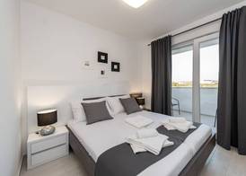 Apartments & Rooms Pool Villas Maris 4