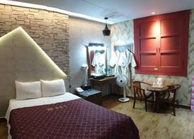 Romance Motel 3