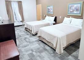 COLLINS INN & SUITES 4