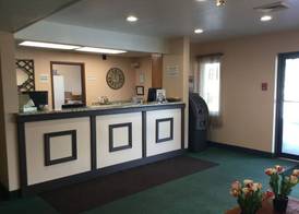 Super 8 by Wyndham Middletown 4