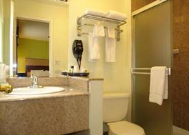 Howard Johnson by Wyndham Berkeley 4