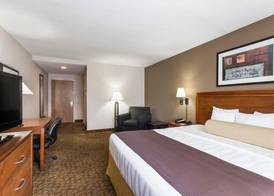 Days Inn & Suites by Wyndham Fort Pierce I-95 4