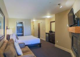 Pacific Shores Resort & Spa 5
