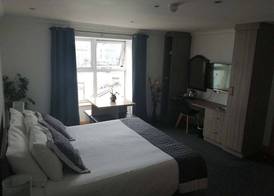 Reveller Bar Lodgings 5