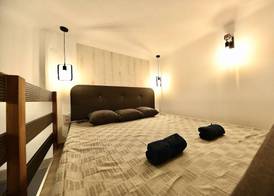 Cute gallery apartment close to the Basilica, Queen 3