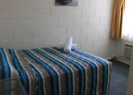Oasis Inn Apartments 5