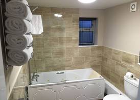 Twin Oaks Hotel 4