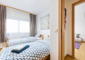 2 Bedroom Apt. in the Business Zone- Free Parking 5