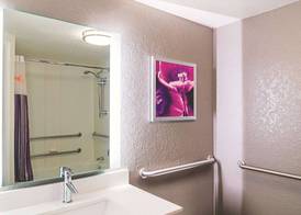 La Quinta Inn & Suites by Wyndham Denver Airport DIA 4