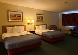 Cassville Four Seasons Inn & Suites 3