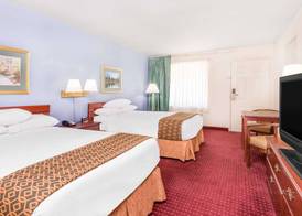 Days Inn by Wyndham Lavonia 5