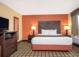 Baymont by Wyndham Lakeville 5