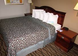 Days Inn & Suites by Wyndham Fort Valley 4