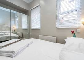 Stylish apartment 12 minutes tube to Oxford Street with free wifi and air con 4