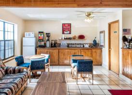 Econo Lodge Eagle Nest 4