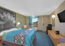 Super 8 by Wyndham Dunn 4