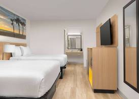 Days Inn by Wyndham Lake City I-75 3
