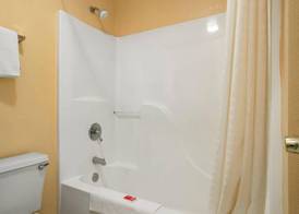 Econo Lodge Inn & Suites Evergreen 3